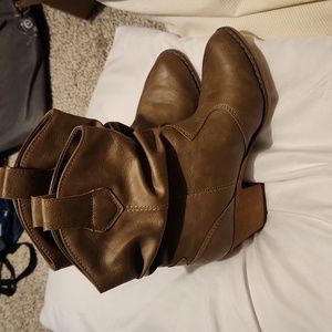 Brown slouch ankle cowboy boots, size 6